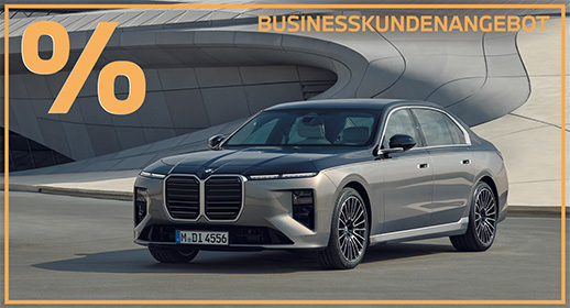 Eine luxuriöse Limousine der Oberklasse – ein BMW 7er (laut Dateiname ein 740er-Modell). Das Fahrzeug fällt durch seine markante, zweifarbige Lackierung (oben dunkel/schwarz, unten silber-grau), die wuchtige Doppelniere und die geteilten Scheinwerfer auf.