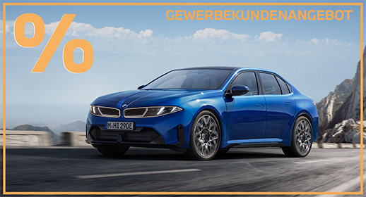 Blauer BMW i3 auf einer Bergstraße mit Prozentzeichen und Schriftzug ‚Gewerbekundenangebot‘.