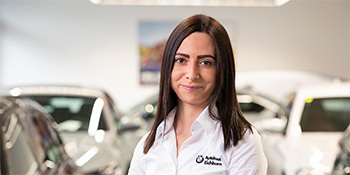 Julia Ott Serviceassistentin